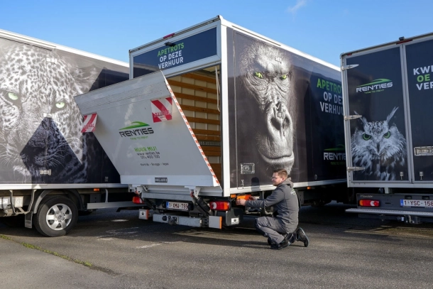 Renties bestelwagen met laadklep huren